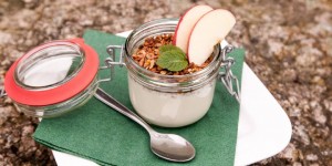 Beitragsbild des Blogbeitrags Skyr – Das perfekte Lebensmittel zum Abnehmen und für den Muskelaufbau