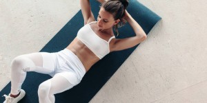 Beitragsbild des Blogbeitrags Bauch Workout für Zuhause – Das 8 Minuten Bauchfett weg Training 