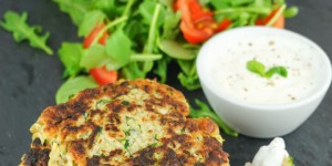 Beitragsbild des Blogbeitrags Zucchinipuffer Rezept – Leckeres Fitness Gericht mit Knoblauch Dip