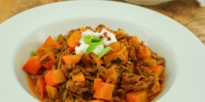 Beitragsbild des Blogbeitrags Low Carb Bauerntopf mit Hackfleisch und Kürbis – Leckeres Rezept