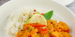 Beitragsbild des Blogbeitrags Kürbis Curry mit Kokosmilch – Veganes Fitness Rezept