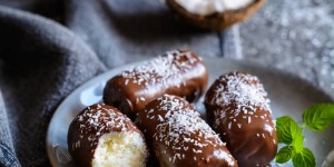 Beitragsbild des Blogbeitrags Low Carb Bounty ohne Proteinpulver – Gesunde Süßigkeit zum Abnehmen 