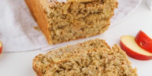 Beitragsbild des Blogbeitrags Apfel-Haferflocken-Kuchen ohne Zucker – Gesundes Fitness Rezept