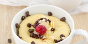 Beitragsbild des Blogbeitrags Low Carb Tassenkuchen aus der Mikrowelle – Rezept ohne Mehl