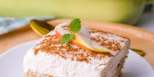Beitragsbild des Blogbeitrags Einfacher und schneller Apfelmuskuchen ohne Zucker – Gesunder Fitness Kuchen