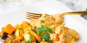 Beitragsbild des Blogbeitrags Gyros Geschnetzeltes mit mediterranem Röstgemüse – Low Carb Rezept
