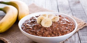 Beitragsbild des Blogbeitrags Die 8 leckersten Porridge Rezepte – Perfekt zum Abnehmen und für eine gesunde Ernährung 