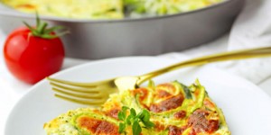 Beitragsbild des Blogbeitrags Low Carb Zucchini Frittata mit Parmesan – Leckeres Rezept für den Ofen