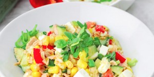 Beitragsbild des Blogbeitrags Low Carb Thunfischsalat Rezept – Gesunder Salat zum Abnehmen 