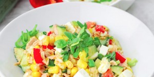 Beitragsbild des Blogbeitrags Low Carb Thunfischsalat Rezept – Gesunder Salat zum Abnehmen