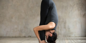 Beitragsbild des Blogbeitrags Täglich Yoga üben: Mit diesen 5 Tipps schaffst du es 