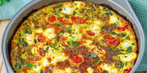 Beitragsbild des Blogbeitrags Low Carb Quiche mit Spinat und Feta – Leckeres Abnehm-Rezept ohne Kohlenhydrate