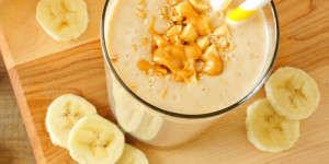 Beitragsbild des Blogbeitrags Die 10 besten Eiweißshakes zum Abnehmen – Leckere Proteinshake Rezepte für deine Diät 