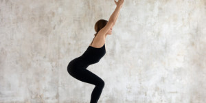 Beitragsbild des Blogbeitrags Abnehmen durch Yoga: Das sind die 8 besten Asanas für den Fettabbau
