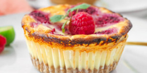 Beitragsbild des Blogbeitrags Low Carb Käsekuchen Muffins ohne Zucker – Eiweißreiches Dessert