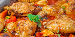 Beitragsbild des Blogbeitrags Ofen-Hähnchen mit Gemüse und Kartoffeln – Gesundes Fitness Rezept