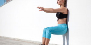 Beitragsbild des Blogbeitrags Top 10 Bauch Beine Po Übungen für zu Hause – Inklusive Trainingsplan 