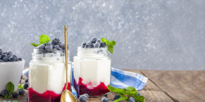 Beitragsbild des Blogbeitrags Top 25 Magerquark Rezepte zum Abnehmen und für den Muskelaufbau – Süße und herzhafte Rezept-Ideen