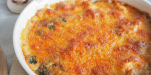 Beitragsbild des Blogbeitrags Low Carb Hähnchen Spinat Auflauf – Traumhaftes Keto Rezept