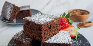 Beitragsbild des Blogbeitrags Gesunde Brownies ohne Zucker backen – Fitness Rezept 