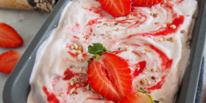 Beitragsbild des Blogbeitrags Gesundes Eis selber machen – Eiscreme-Rezept für die Eismaschine 