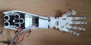 Beitragsbild des Blogbeitrags Roboterarm: Zusammenbau 1