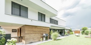 Beitragsbild des Blogbeitrags Natur im Haus – offener und heller Wohnstil für mehr Wohlbefinden