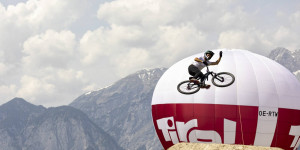 Beitragsbild des Blogbeitrags Duelle, Flugstunden & Scrub-Downs – Crankworx Innsbruck 2021 Tag 4