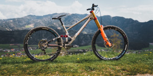 Beitragsbild des Blogbeitrags Bike Check: Leo Freunds Banshee Legend 