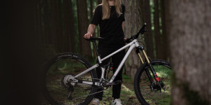 Beitragsbild des Blogbeitrags Bike Check: Hanna Steinthalers RAAW Madonna