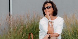 Beitragsbild des Blogbeitrags Minimalistischer Lieblings-Look: Seidenrock elegant und bequem