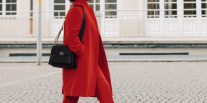 Beitragsbild des Blogbeitrags Trendfarbe im Herbst – mein Allover Look in Rot 