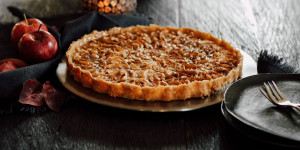 Beitragsbild des Blogbeitrags Ein süßer Herbstgenuß Apfel-Karamell-Tarte & meine liebsten Looks im November