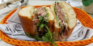 Beitragsbild des Blogbeitrags Pastrami Sandwich – ein Food-Trend aus New York, der seinen Hype nicht verdient hat 