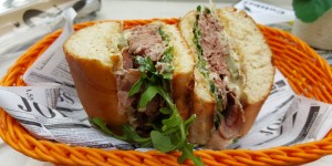 Beitragsbild des Blogbeitrags Pastrami Sandwich – ein Food-Trend aus New York, der seinen Hype nicht verdient hat