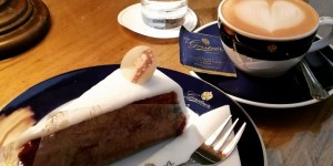 Beitragsbild des Blogbeitrags Gerstner K. u. K. Hofzuckerbäcker: Wiener Traditions Café 