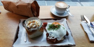 Beitragsbild des Blogbeitrags Kunsthauscafé Graz: Ein Frühstück, für das sich das Aufstehen lohnt