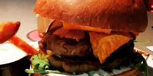 Beitragsbild des Blogbeitrags Freigeist Graz: 15 Yards Penalty for this Bullshit Burger 