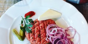 Beitragsbild des Blogbeitrags Streets Famous Food and Drinks: Beef Tatar der Extraklasse 
