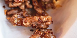 Beitragsbild des Blogbeitrags Spiced Roasted Walnuts with Honey Recipe