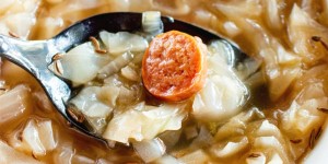 Beitragsbild des Blogbeitrags Flavorful Cabbage Sausage Soup Recipe 