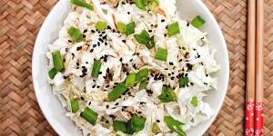 Beitragsbild des Blogbeitrags Quick Japanese Cabbage Salad & Dressing 