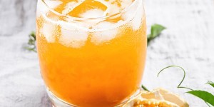 Beitragsbild des Blogbeitrags Iced Passion Fruit Green Tea Recipe