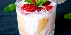 Beitragsbild des Blogbeitrags Individual Strawberry Charlotte Cake Recipe