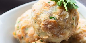 Beitragsbild des Blogbeitrags Semmelknödel Recipe (Bread Dumplings)