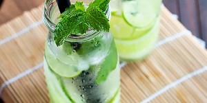 Beitragsbild des Blogbeitrags Fresh Lemon Cucumber Mint Water 