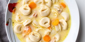 Beitragsbild des Blogbeitrags 3 Cheese Tortellini Soup with Ham Recipe