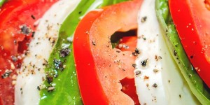 Beitragsbild des Blogbeitrags Easy Caprese Salad Recipe 