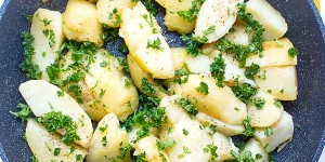 Beitragsbild des Blogbeitrags Buttered Parsley Potatoes Recipe
