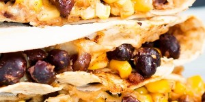 Beitragsbild des Blogbeitrags Baked Black Bean Corn Quesadilla Recipe